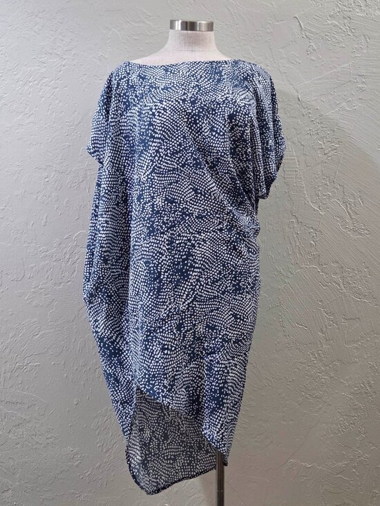 Vici Dresses & Skirts - Vici Abstract Dot‎ Print Dress With Asymmetrical Hem